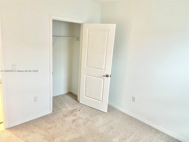 Building Photo - 982 SW Alcantarra Blvd