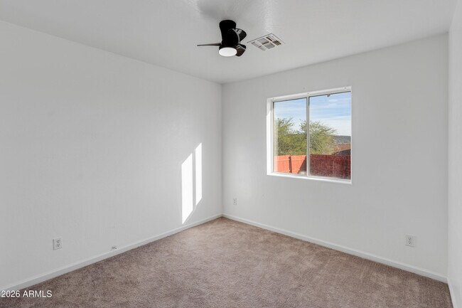 Building Photo - 33665 S Incline Dr
