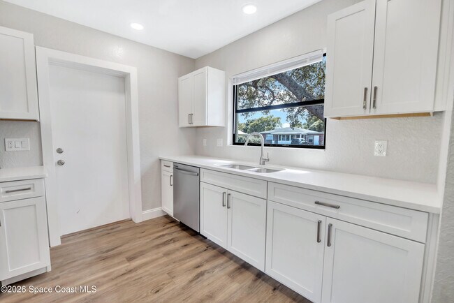 Building Photo - 644 Nida Dr