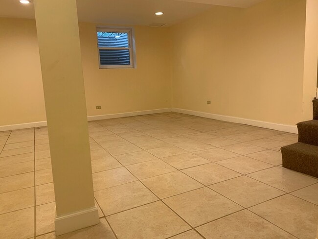Building Photo - 811 Hibbard Rd