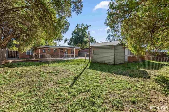 Building Photo - 2418 Hampstead Ln