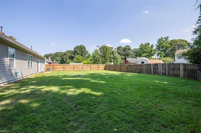 Building Photo - 5819 Woodside Ln