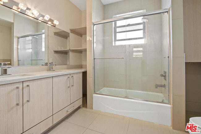 Building Photo - 819 S Holt Ave