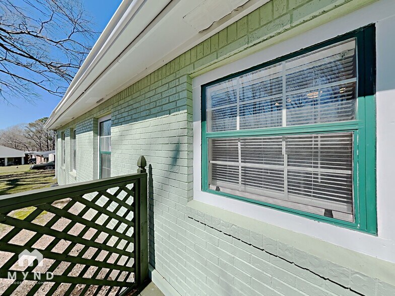 Building Photo - 115 Carver St