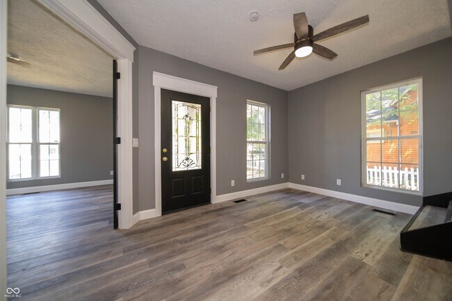 Building Photo - 817 W 5th St