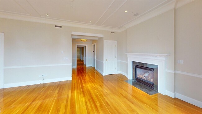 Building Photo - 22 Beacon St