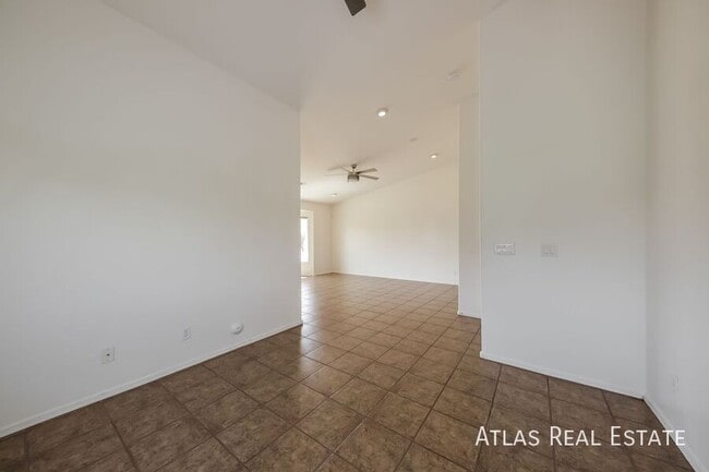 Building Photo - 5716 S 30th Ln