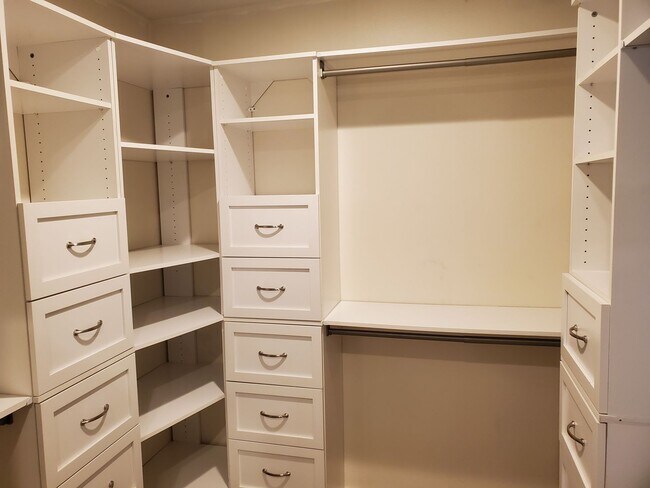 Building Photo - 2010 1st St