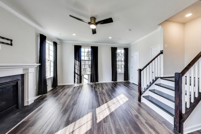 Building Photo - Luxurious on Lanham Hill - 3 + 3.5 Near Ne...