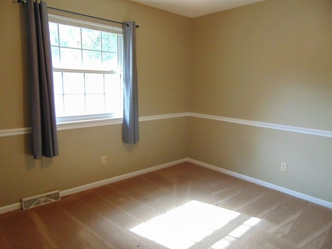 Building Photo - Inviting 3 Bed 2 Bath House