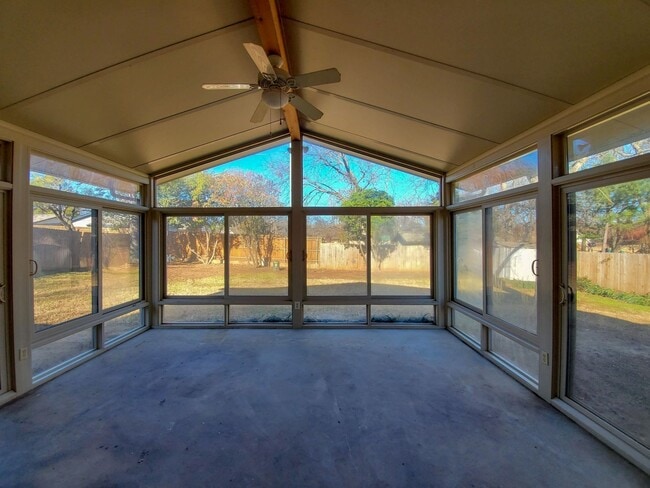 Building Photo - 3 bedroom 2 bath home in Shawnee