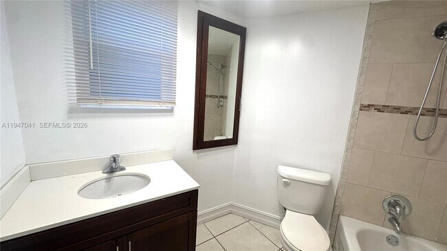 Building Photo - 1701 NE Miami Gardens Dr