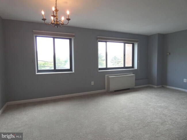 Building Photo - 1300 S Arlington Ridge Rd