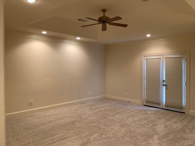 Building Photo - 2210 Bellefontaine