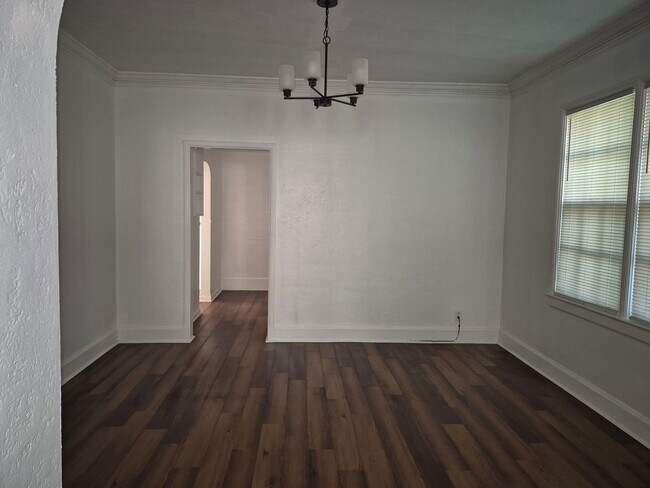 Building Photo - MOVE-IN SPECIAL 1/2 OFF 1ST MONTH'S RENT!!