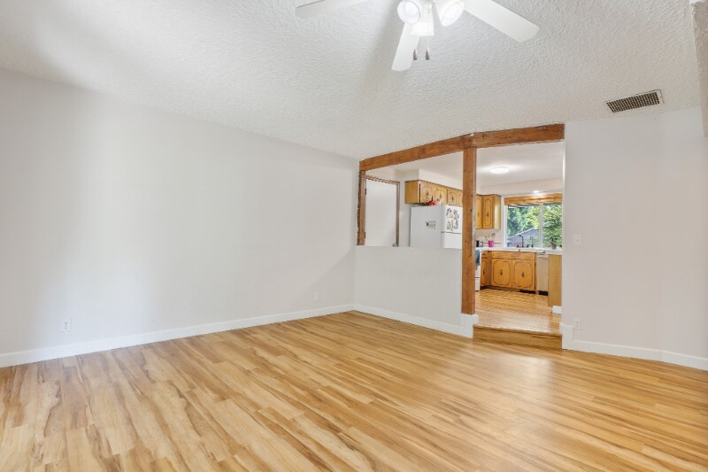 Building Photo - 9423 NE Woodridge St