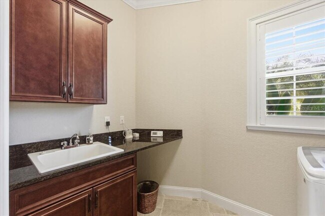 Building Photo - 7 Spanish Moss Ct