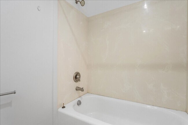 Building Photo - 955 Shorepoint Ct