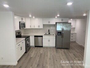 Building Photo - 1305 1/4 Waterloo Street-