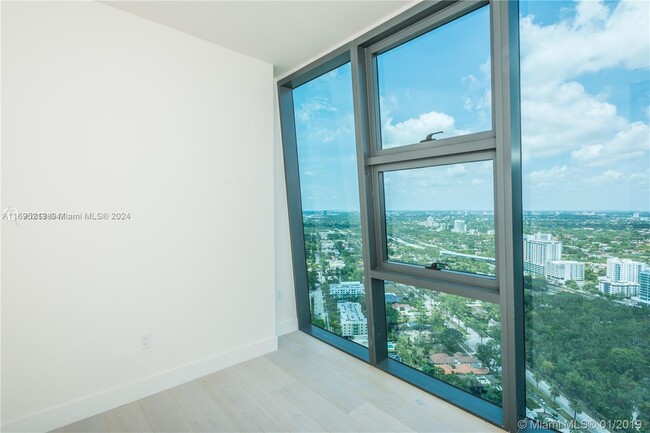 Building Photo - 1451 Brickell Ave