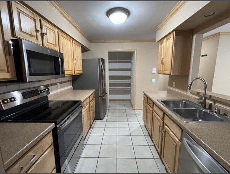 SS appliances - 1132 Morraine View Dr