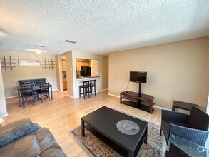 Building Photo - Pet friendly! Windsor Park #1226