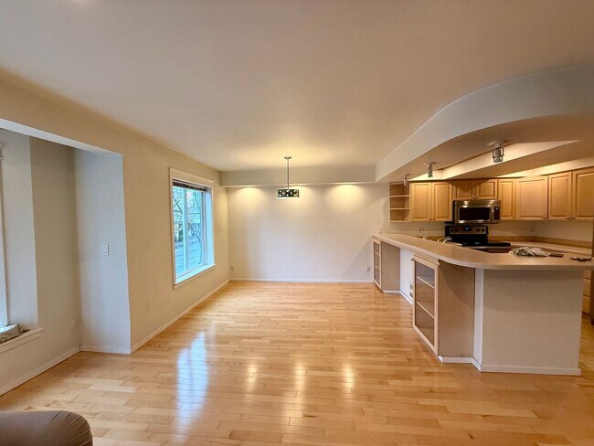 Building Photo - 1629 Queen Anne Ave N