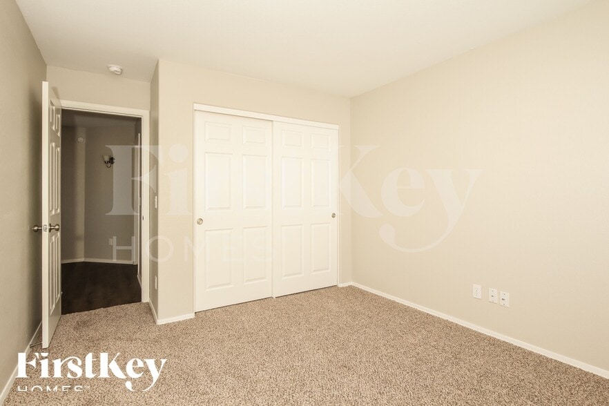 Building Photo - 14915 N 86th Dr