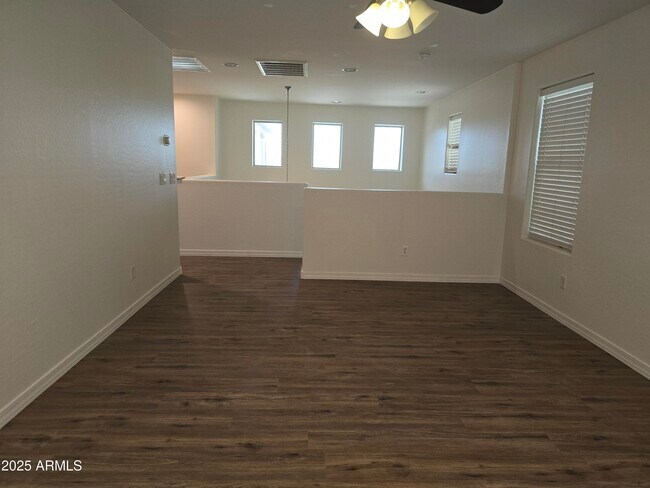 Building Photo - 1514 E Hummingbird Way