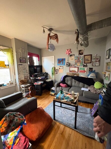 Building Photo - 839 N Ashland Ave