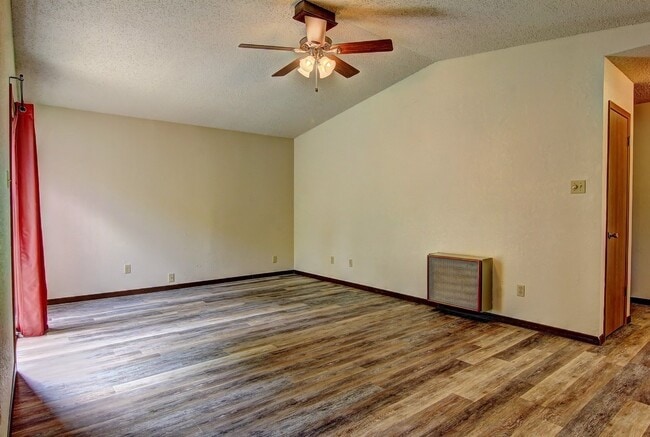 Building Photo - 3810 Brookhill Dr