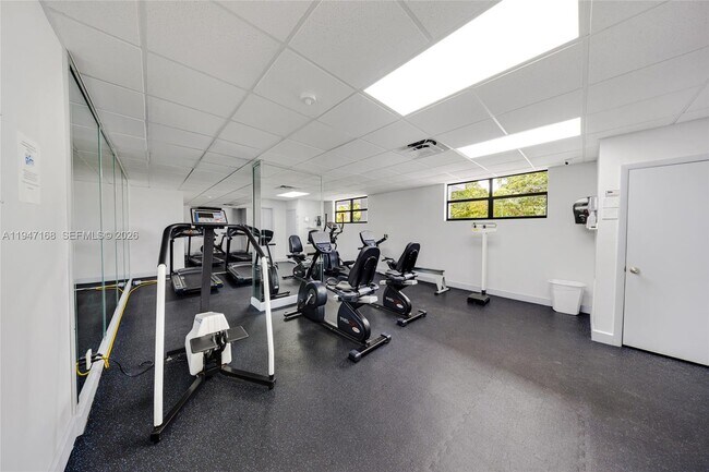 Building Photo - 600 Parkview Dr