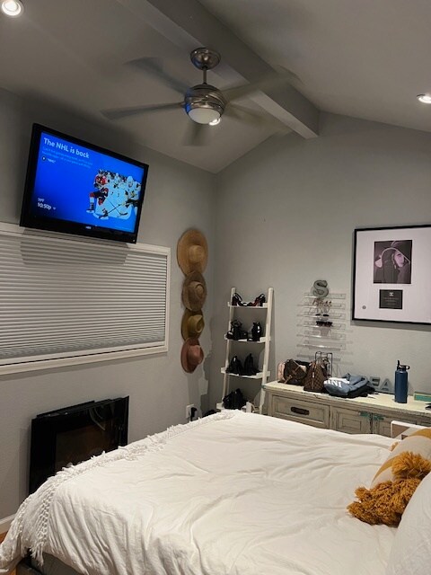 upstairs bedroom - 3847 Vineyard Ave