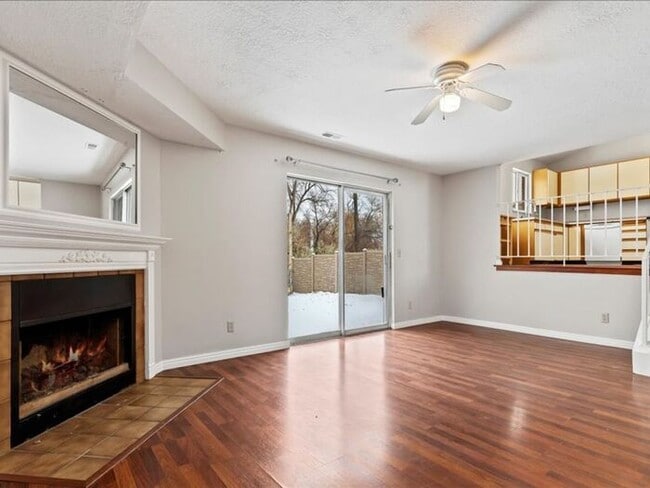 Building Photo - Salt Lake 3 bed 2 bath Family home