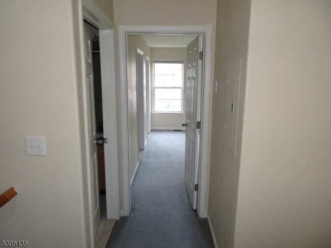 Building Photo - 112 Limerick Ln