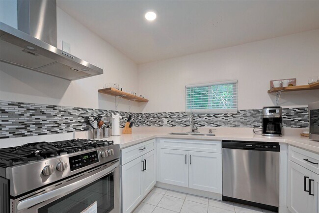 Building Photo - 5114 Grantwood St