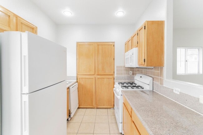 Building Photo - Stylish Summerlin Condo in Gated Red Bluffs — Resort Living at Its Best