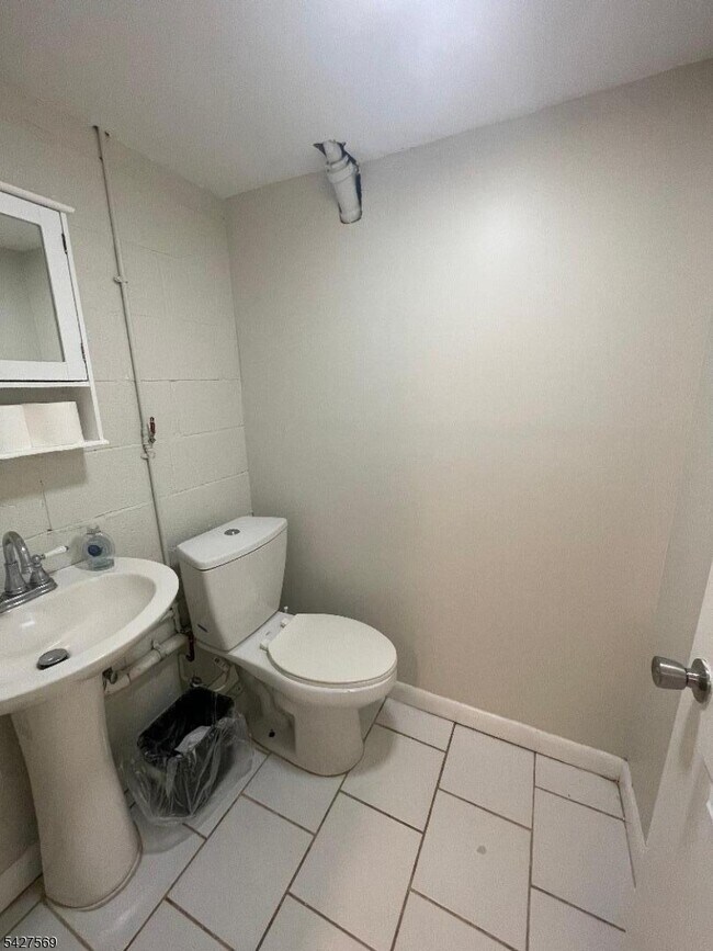 Building Photo - 1065 Sayre Rd S