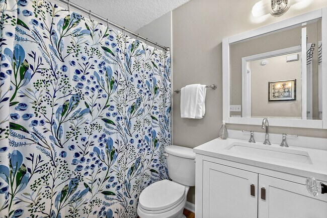 Building Photo - 12 Sylvan Dr