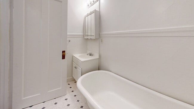 Building Photo - 254 Ivy St