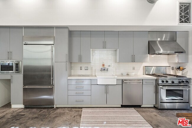 Building Photo - 710 Orlando Ave