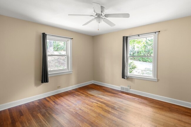 Building Photo - Royal Pines Cottage