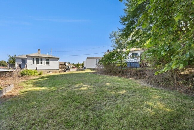 Building Photo - 281C King St