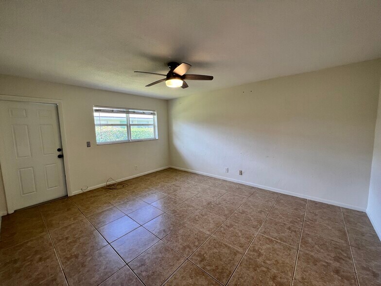Building Photo - 3013 Albatross Rd
