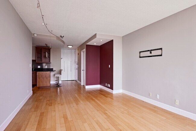 Building Photo - 85 E India Row