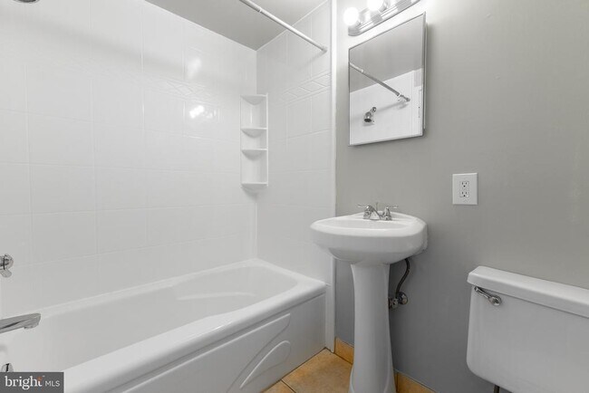 Building Photo - 12136 Bentridge Pl