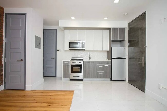 Building Photo - 1133 Rhinelander Ave