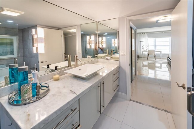 Building Photo - 3750 Galt Ocean Dr