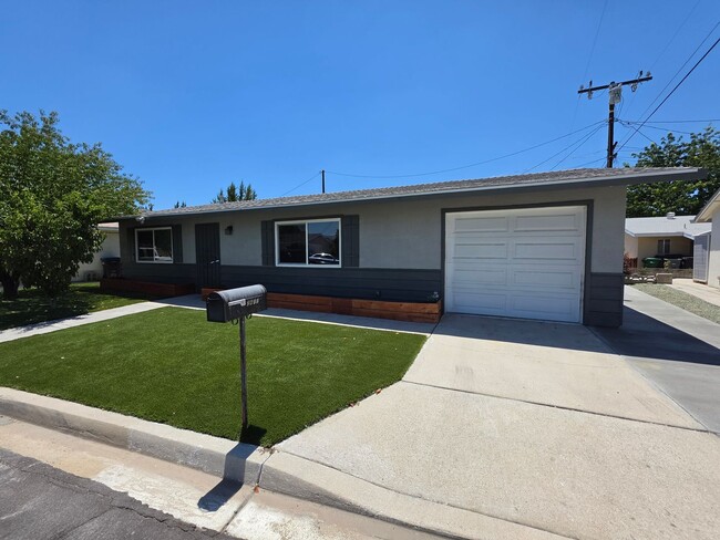 Building Photo - 55+ Community Two Bedrooms One Bath