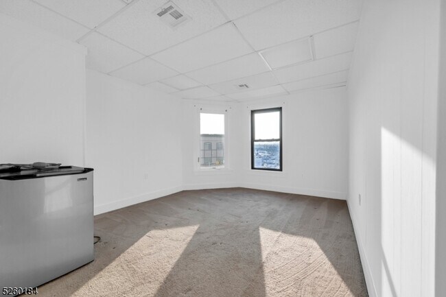 Building Photo - 38 Morris St